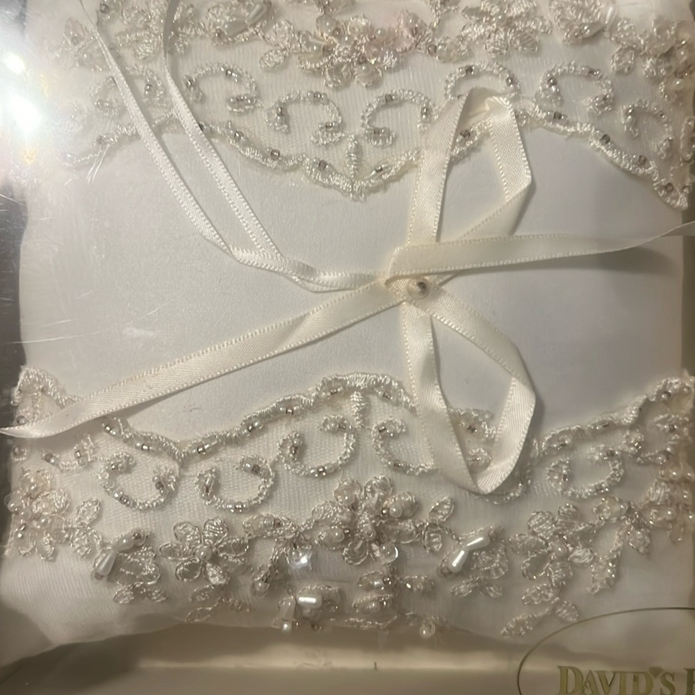 Wedding ring carry David Bridal